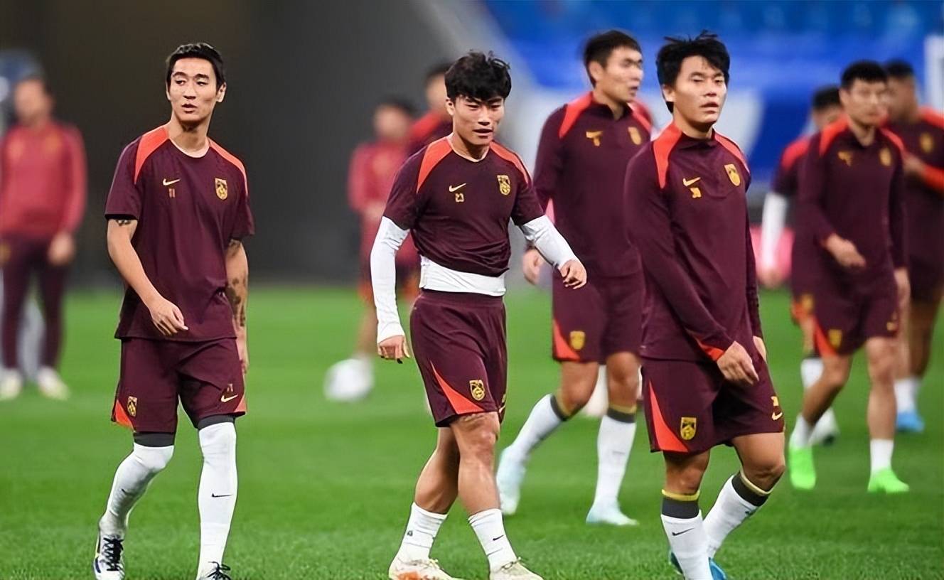 海港重伤倒地，泰山全队围拢祈祷，场面感人的简单介绍